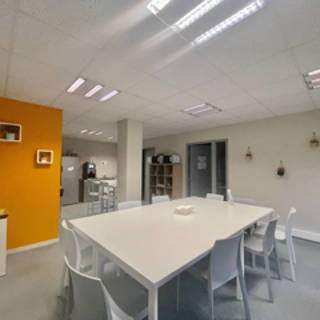 Bureau privé 17 m² 4 postes Coworking Rue Saint-Simon Lyon 69009 - photo 3